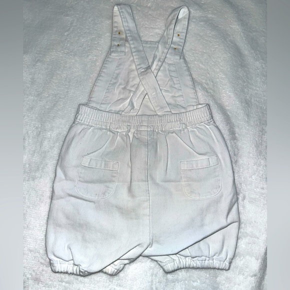 Janie & Jack White Overalls w/ front pocket • GREAT CONDITION • size 6-12 mos - Picture 5 of 5